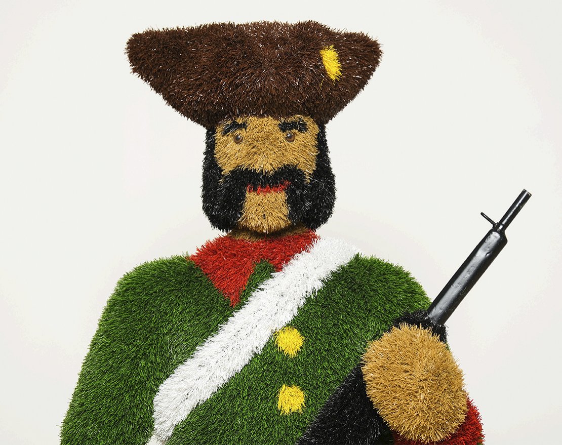 Топиари Гусар Ярополк, с ружьем - газон Eco - вид 2